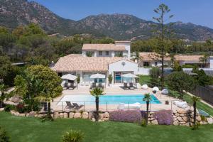 Bazén v ubytovaní Eliantos Boutique Hotel & Spa alebo v jeho blízkosti