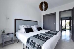 Posteľ alebo postele v izbe v ubytovaní Holyhome grey 217