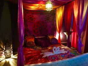 Ένα ή περισσότερα κρεβάτια σε δωμάτιο στο loveroom21