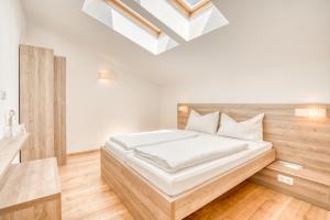 Кровать или кровати в номере COOEE alpin Hotel Kitzbüheler Alpen
