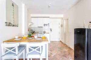 Kuchyňa alebo kuchynka v ubytovaní OleHolidays 603 Romana Playa primera linea playa
