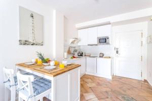 Kuchyňa alebo kuchynka v ubytovaní OleHolidays 603 Romana Playa primera linea playa