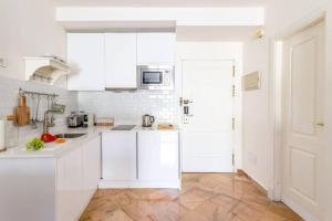 Kuchyňa alebo kuchynka v ubytovaní OleHolidays 603 Romana Playa primera linea playa