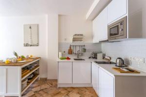 Kuchyňa alebo kuchynka v ubytovaní OleHolidays 603 Romana Playa primera linea playa