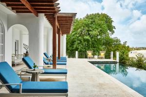 Bazén v ubytování Malliouhana Resort Anguilla nebo v jeho okolí + 33 fotografií