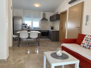 Kuchyň nebo kuchyňský kout v ubytování Apartmani Villa Adriatic