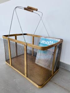a wire basket with a magazine in it at Hotel VIU57 in Mellieħa