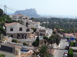 einen Blick auf Cape Town mit Tafelberg im Hintergrund in der Unterkunft Apartamento Joe in Fanadix