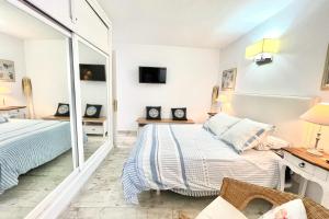 Ένα ή περισσότερα κρεβάτια σε δωμάτιο στο Seashell Beach House on the frontline of the ocean