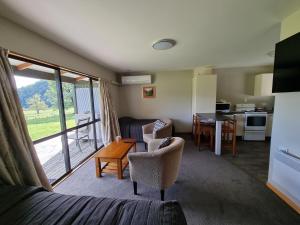 Kuchyň nebo kuchyňský kout v ubytování Lewis Pass Motels