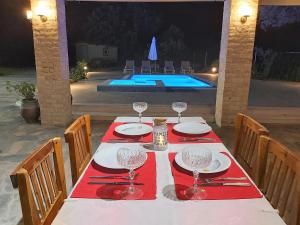 Piscina di Fiore di Rodi - Private Pool, Jacuzzi and Barbecue o nelle vicinanze