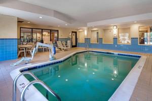 a large swimming pool in a hotel room at Comfort Suites Fredericksburg North in Fredericksburg
