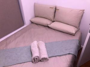 a small bed with two pink towels on it at St Pete's Luxury Duplex Apartment - Perfect for the Single guest, Cosy Couple or the Friendly Family in Newton Park