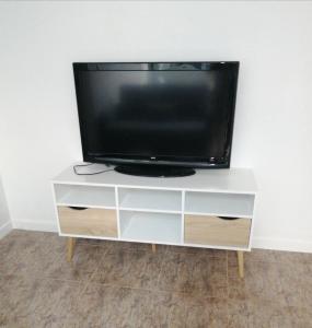 a flat screen tv on a white entertainment center at Apartamento Bornos&Huesca in Huesca