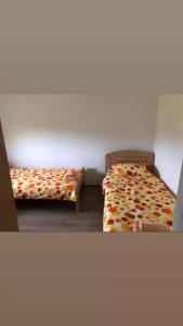 A bed or beds in a room at Smestaj sobe di camera uno