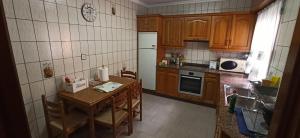Kuchyň nebo kuchyňský kout v ubytování Apartamento Enol