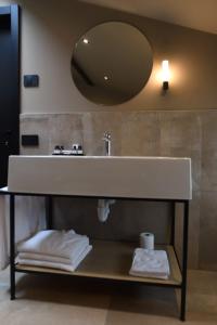 a bathroom with a sink and a mirror at agriturismo Casa Pezzo in Castelnuovo del Garda +35 photos