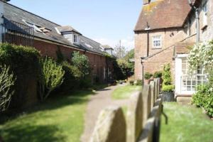 Imagem da galeria de The Old Barn Throop. Spacious Barn conversion. em Bournemouth