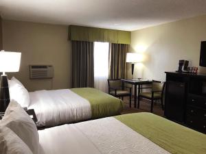 NavajoLand Hotel客房内的一张或多张床位
