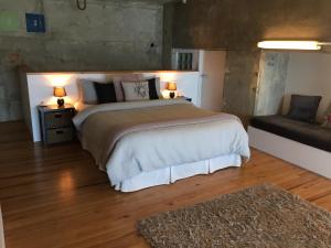 Postel nebo postele na pokoji v ubytování The Silos Apartments