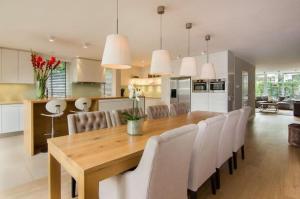 Dapur atau dapur kecil di Time Out Beach House