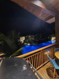 a deck with a table and chairs on a balcony at Village de Alto Padrão em Barra Grande in Barra Grande