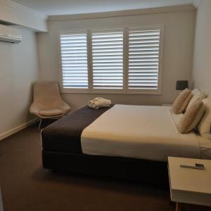 Postel nebo postele na pokoji v ubytování Quays Hotel