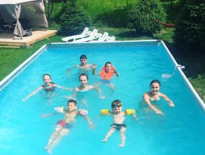 Bazén v ubytovaní SOKIL HOUSE alebo v jeho blízkosti