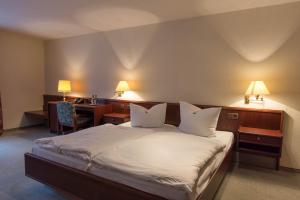 Katil atau katil-katil dalam bilik di Hotel Altdeutsche Weinstuben