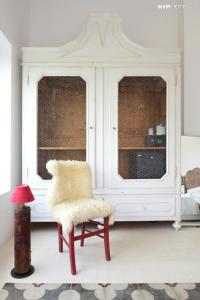 a white room with a chair and a cabinet at Masseria Prosperi in Alimini