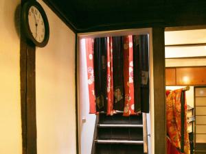 Postel nebo postele na pokoji v ubytování Kyounoyado HANA Nishijin - Kimono no Yado