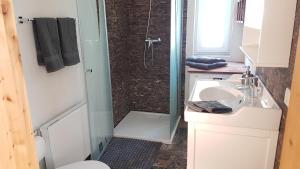 Koupelna v ubytování Ferienwohnung Lindner + 26 fotografií