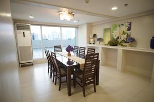 Gallery image of Gilmore Tower Suites By SMS Hospitality in Quezon City