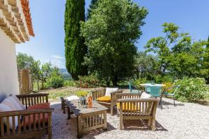 ル・ボーセにあるLODGES PARK CASTELLET PROVENCE - Gîtes dans les vignes AOC Bandol à 15 min des plages et du Circuit Paul Ricard F1のギャラリーの写真