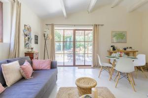 Billede fra billedgalleriet på LODGES PARK CASTELLET PROVENCE - Gîtes dans les vignes AOC Bandol à 15 min des plages et du Circuit Paul Ricard F1 i Le Beausset