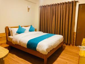 Tempat tidur dalam kamar di Hotel Himalayan Glacier