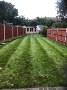 a large yard with a fence and a house at Beckenham Ambleside in Elmers End