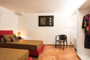 A seating area at Lovely Colosseum loft apartment