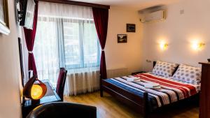 Postel nebo postele na pokoji v ubytování Apartmani "Vila Jelena" Arandjelovac