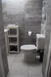 A bathroom at Orchardgrove apartment