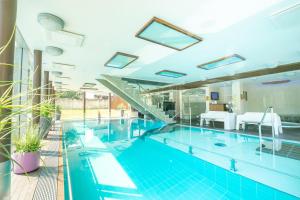 Bazén v ubytování Johan Design & SPA Hotel nebo v jeho okolí