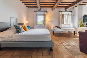 A bed or beds in a room at Locanda Della Picca Még 37 kép
