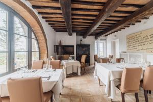 En restaurant eller et andet spisested på Locanda Della Picca