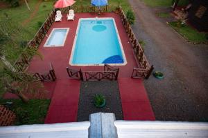 O vedere a piscinei de la sau din apropiere de Cabañas La Quinta