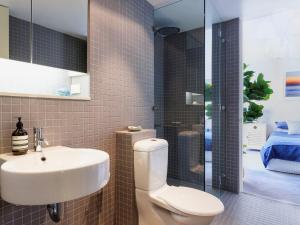 Et badeværelse på Bennetts by the Beach + 21 billeder