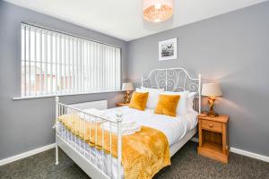 Postel nebo postele na pokoji v ubytování Poets Corner