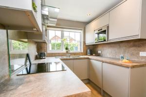 Kuchyň nebo kuchyňský kout v ubytování Poets Corner + 34 fotografií