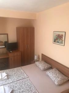 Postel nebo postele na pokoji v ubytování Family Hotel Astra