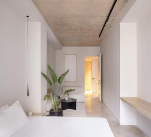 Posteľ alebo postele v izbe v ubytovaní YOURS boutique stay + 33 fotografií