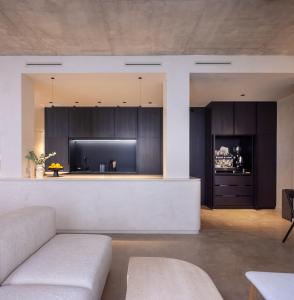 a living room with a counter and a kitchen at YOURS boutique stay in Valencia